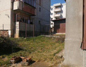 Casa cu gradina, front 12,5,  singur in curte, zona Intre Lacuri