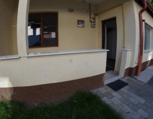 DE VANZARE! Apartament la casa, 2 camere, curte comuna, zona Centrala! 