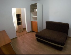 DE VANZARE! Apartament la casa, 2 camere, curte comuna, zona Centrala! 