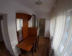 DE VANZARE! Apartament la casa, 2 camere, curte comuna, zona Centrala! 