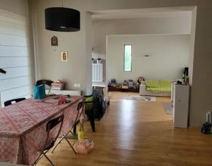 Maison 4 chambres à vendre dans Floresti