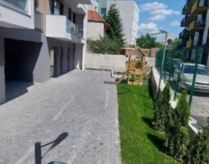 Apartament cu 2 camere, foarte spatios, 3 balcoane zona semicentrala Cluj-Napoca