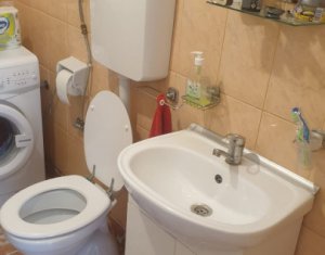 Casa de vanzare, compartimentata in doua apartamente, Centru