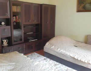 Casa de vanzare, compartimentata in doua apartamente, Centru