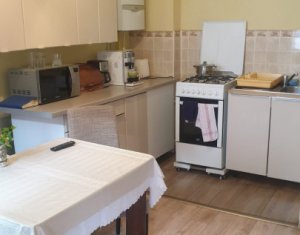 Casa de vanzare, compartimentata in doua apartamente, Centru