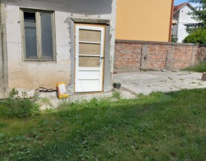 Investitie!  Casa cocheta curte comuna acces auto