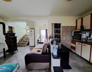 Maison 4 chambres à vendre dans Floresti