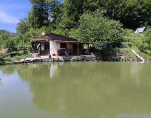 Casa de vacanta, cu lac de pescuit, 5640 mp teren, com. Chiuiesti, jud. Cluj