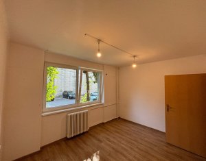 Apartament 2 camere, decomandat, zona Mihai Viteazul