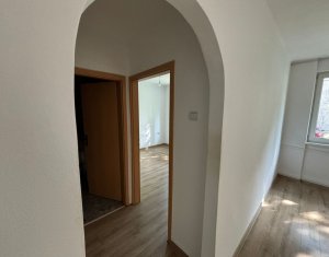 Apartament 2 camere, decomandat, zona Mihai Viteazul