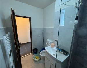 Apartament cu 3 camere, zona Gruia!