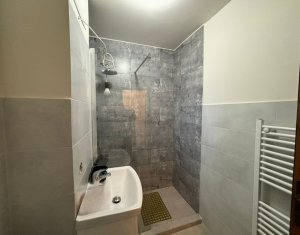 Apartament cu 3 camere, zona Gruia!