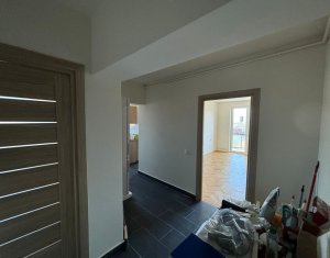 Apartament cu 3 camere, zona Gruia!