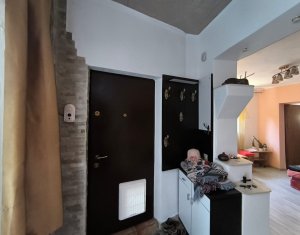 Casa in Centru, 3 camere, 61 mp utili, zona Piata Mihai Viteazul, curte comuna