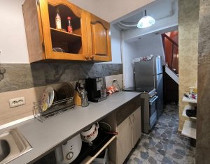 Casa in Centru, 3 camere, 61 mp utili, zona Piata Mihai Viteazul, curte comuna