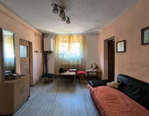 Casa in Centru, 3 camere, 61 mp utili, zona Piata Mihai Viteazul, curte comuna