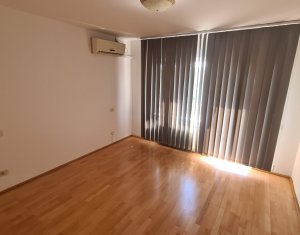 Casa tip duplex, suprafata 430 mp, gradina,destinatie birou sau alte activitati!