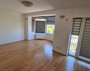 Casa tip duplex, suprafata 430 mp, gradina,destinatie birou sau alte activitati!