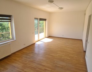 Casa tip duplex, suprafata 430 mp, gradina,destinatie birou sau alte activitati!