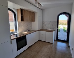 House 5 rooms for sale in Chinteni, zone Centru