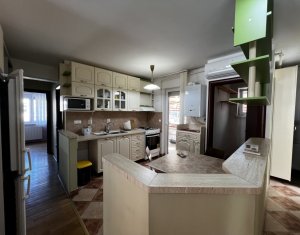 Apartament 3 domitoare,  2 bai, 2 terase, centru Mihai Viteazu