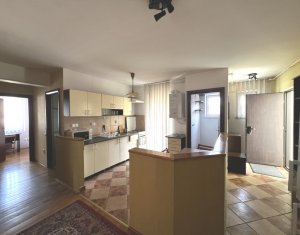 Apartament 3 domitoare,  2 bai, 2 terase, centru Mihai Viteazu