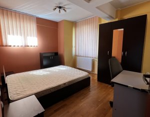 Apartament 3 domitoare,  2 bai, 2 terase, centru Mihai Viteazu