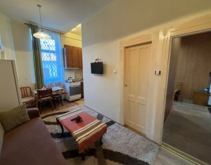 Apartament istoric, semicentral, cu 3 camere si 2 bai!