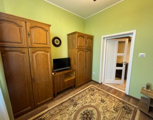 Apartament istoric, semicentral, cu 3 camere si 2 bai!