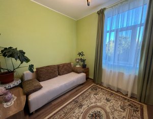 Apartament istoric, semicentral, cu 3 camere si 2 bai!