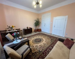 Apartament istoric, semicentral, cu 3 camere si 2 bai!