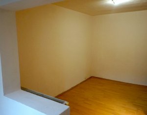 Appartement 3 chambres à vendre dans Cluj-napoca, zone Intre Lacuri