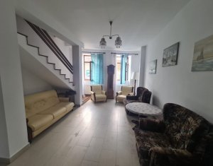 Casa  cu 3 camere ,2 bai, curte comuna, terasa, Gruia