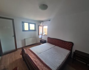 Casa  cu 3 camere ,2 bai, curte comuna, terasa, Gruia