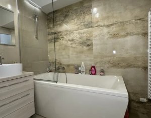 Apartament modern cu 3 camere, terasa si parcare, in zona Buna Ziua!