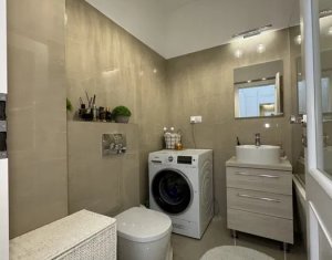 Apartament modern cu 3 camere, terasa si parcare, in zona Buna Ziua!