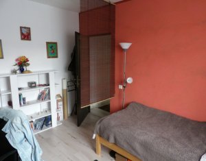 Apartament cu 3 camere de 75mp  finisat, mobilat, utilat Florești