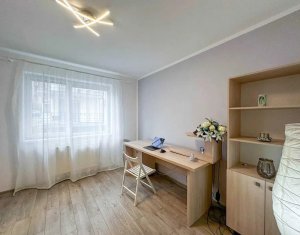 Apartament de 3 camere în Donath Park